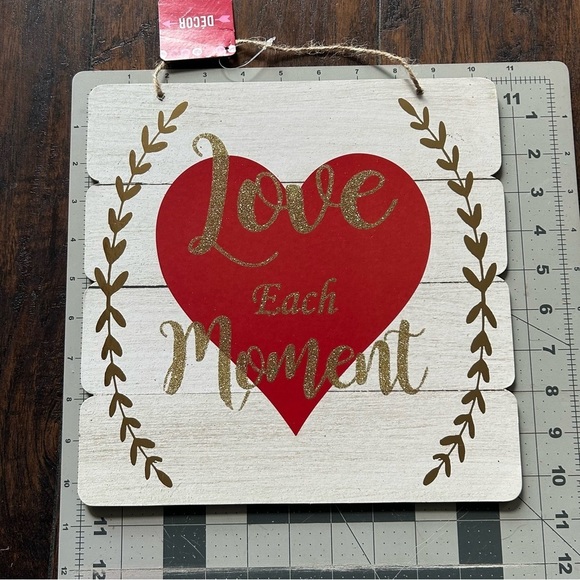 Love Each Moment Sign - Picture 2 of 3